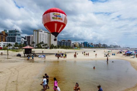 Voo de balão do Verão Maior Paraná atraiu mais de mil participantes no Litoral