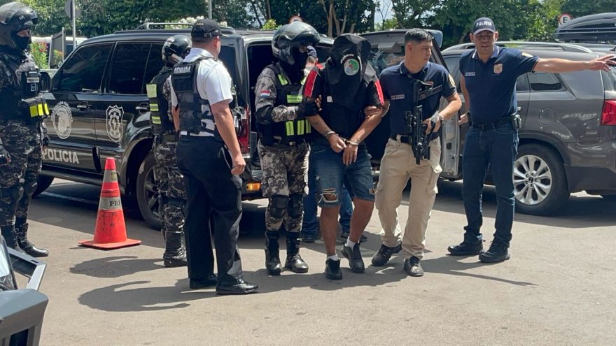Brasileiros relacionados a crimes com uso de explosivos e armas de grosso calibre são expulsos do Paraguai