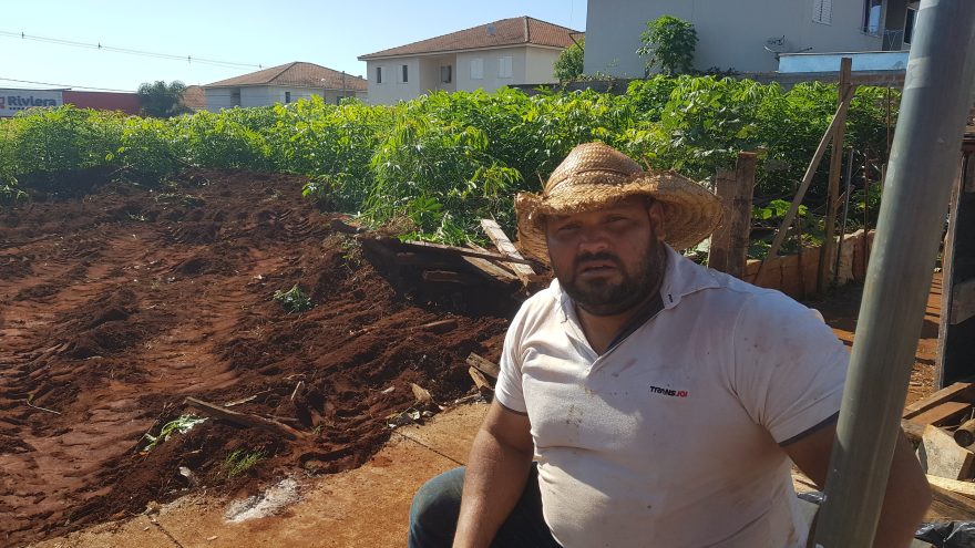 Construtora destrói plantação de mandioca mantida por morador no Riviera