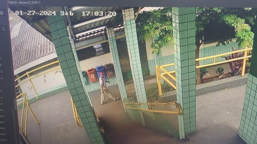 Homem é flagrado furtando torneiras na Escola Olivo Fracaro em Cascavel