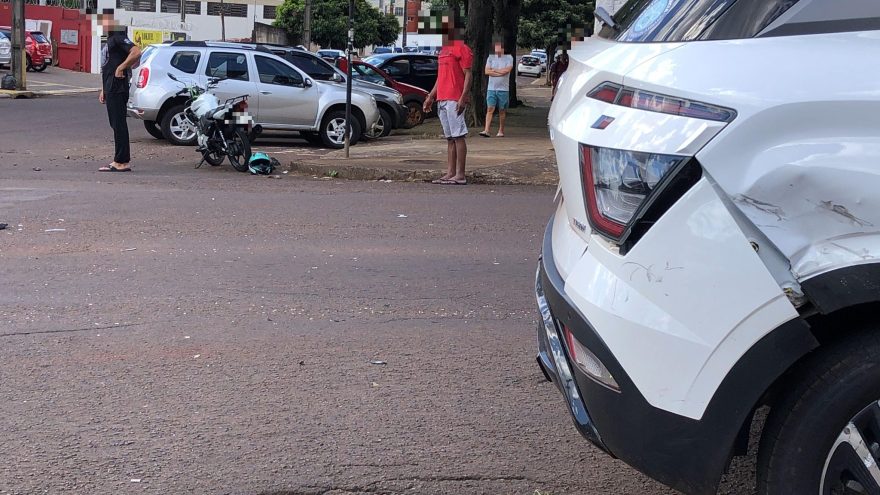 Acidente entre carro e moto é registrado no Parque São Paulo