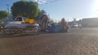 Acidente de trânsito envolvendo duas motos deixa uma mulher ferida no Parque São Paulo