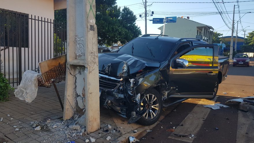 Batida entre HB20 e Camionete S10 deixa motorista ferida