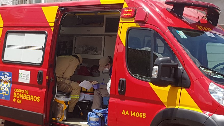 Menino de 16 anos fica ferido enquanto ajudava o pai em obra