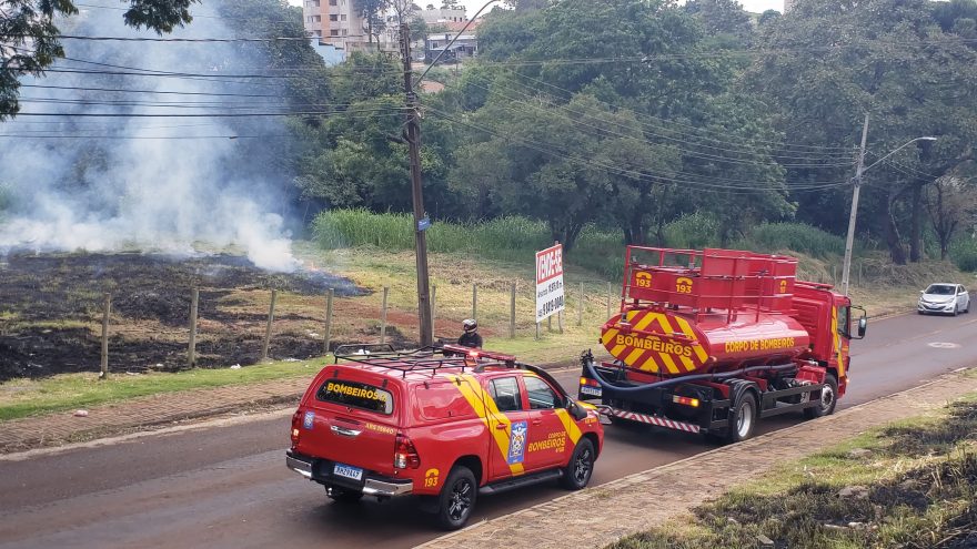 Bombeiros são acionados para combaterem incêndio no Santo Onofre