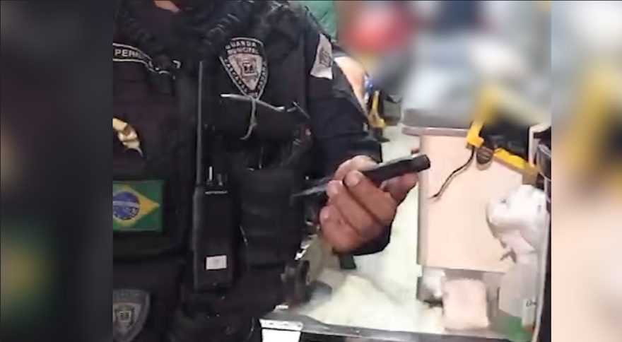 GM encontra faca durante internamento de homem em surto