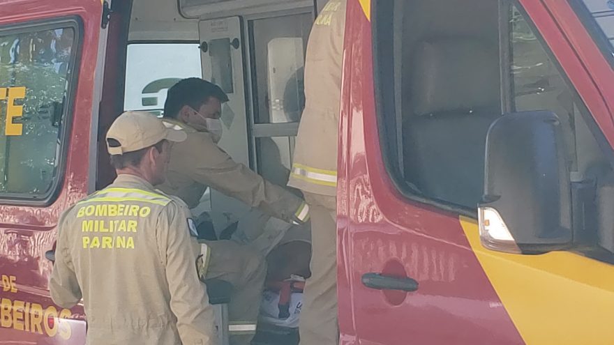 Homem ferido é socorrido pelos Bombeiros no Bairro Santa Cruz