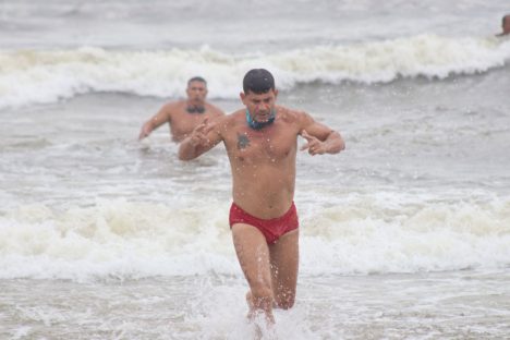 Com provas no mar, Troféu Elite tem 1º dia de competição em Matinhos
