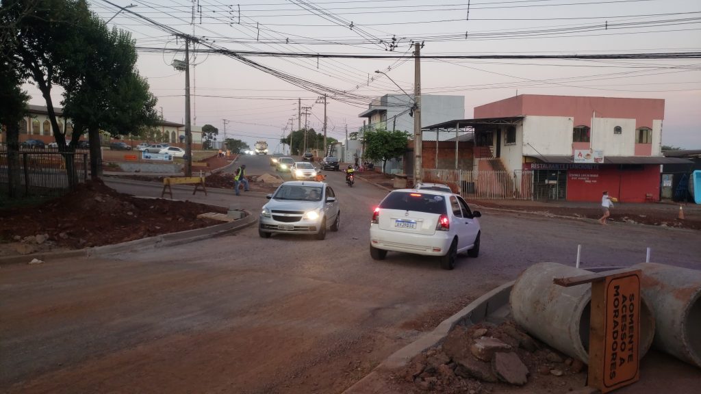 Fechamento da Avenida Piquiri causa transtorno no trânsito