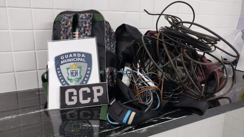 Escola municipal é alvo de furto de fiação elétrica; homem é preso em flagrante pela GCP Escola municipal é alvo de furto de fiação elétrica; homem é preso em flagrante pela GCP
