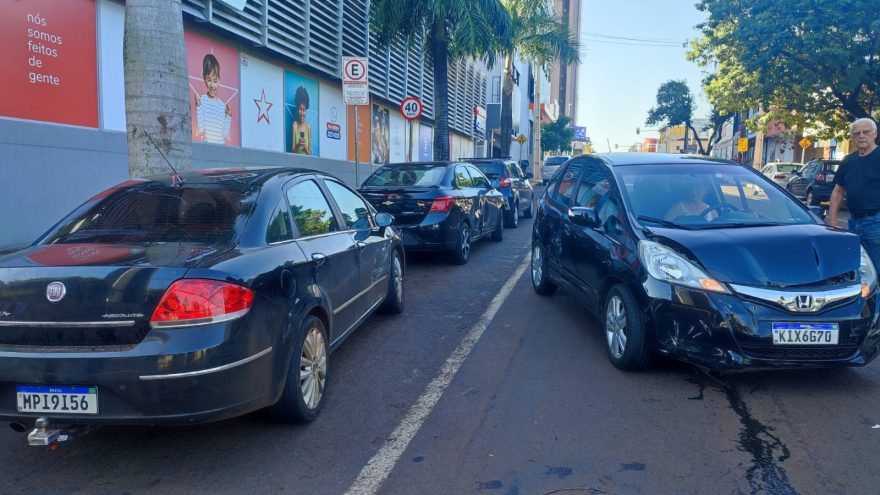 Quatro carros se envolvem em colisão no Centro de Cascavel