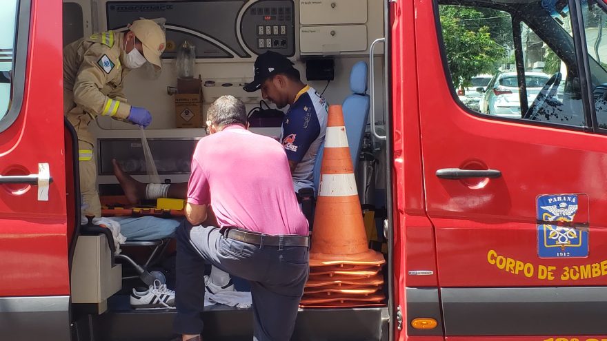 Veículos se envolvem em colisão no Centro de Cascavel
