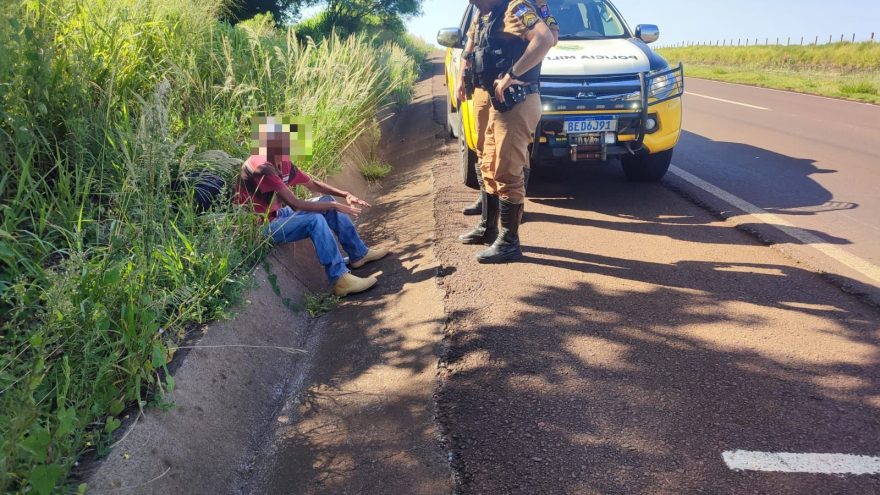 Viajante caído às margens da BR-163 chama a atenção de motoristas