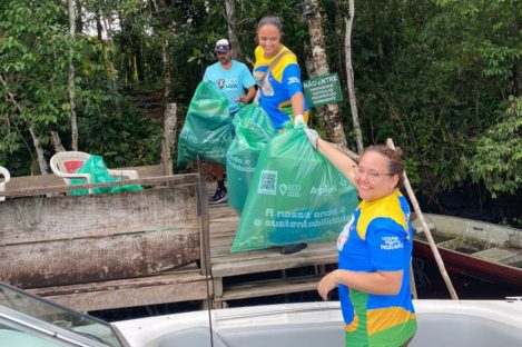 Ação voluntária do IAT recolhe resíduos da Estação Guaraguaçu, em Paranaguá