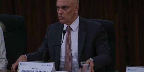 Imagem referente a Moraes defende punição às big techs que induzirem voto