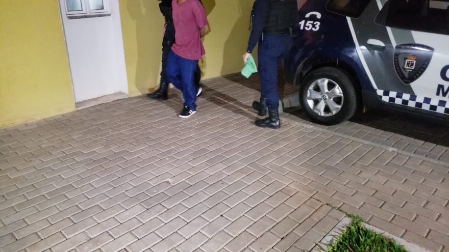 Vizinhos denunciam agressão e suspeito é detido no Cascavel Velho