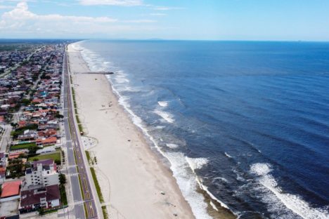 Com mais três pontos azuis, balneabilidade nas praias do Paraná chega a 85%
