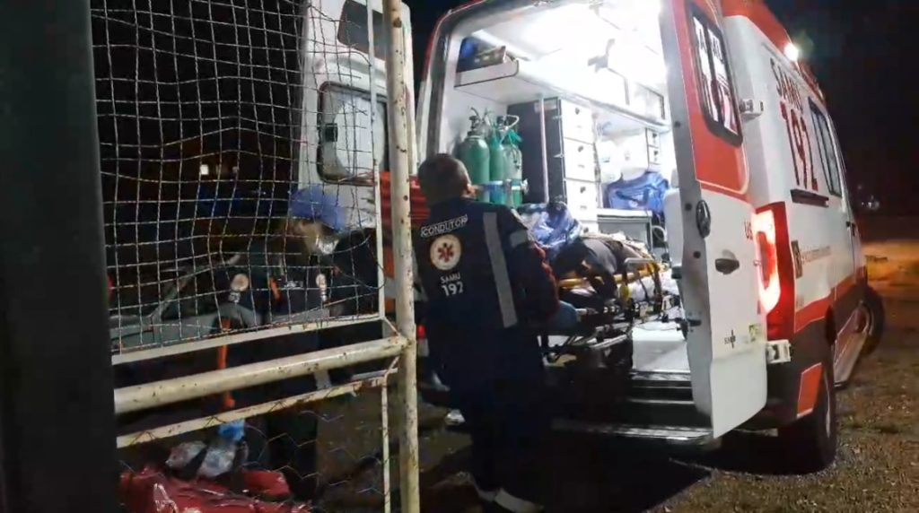 Jovem sofre convulsão durante partida de futebol e é socorrido pelo Samu no Centro Jovem sofre convulsão durante partida de futebol e é socorrido pelo Samu no Centro