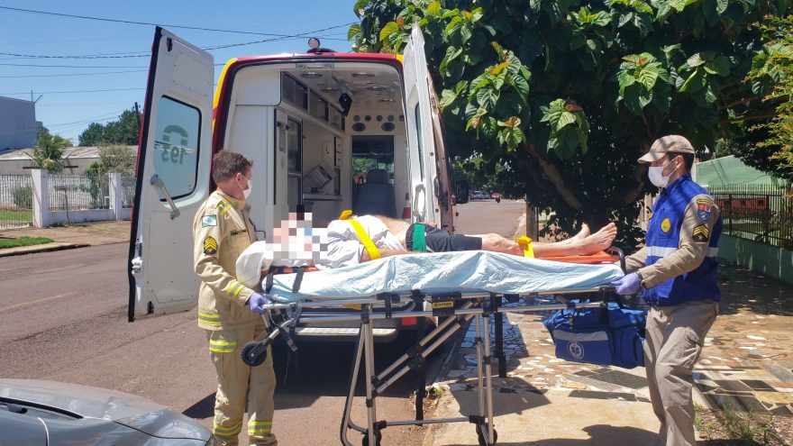 Idoso sobe em árvore para buscar papagaio e acaba caindo no Coqueiral