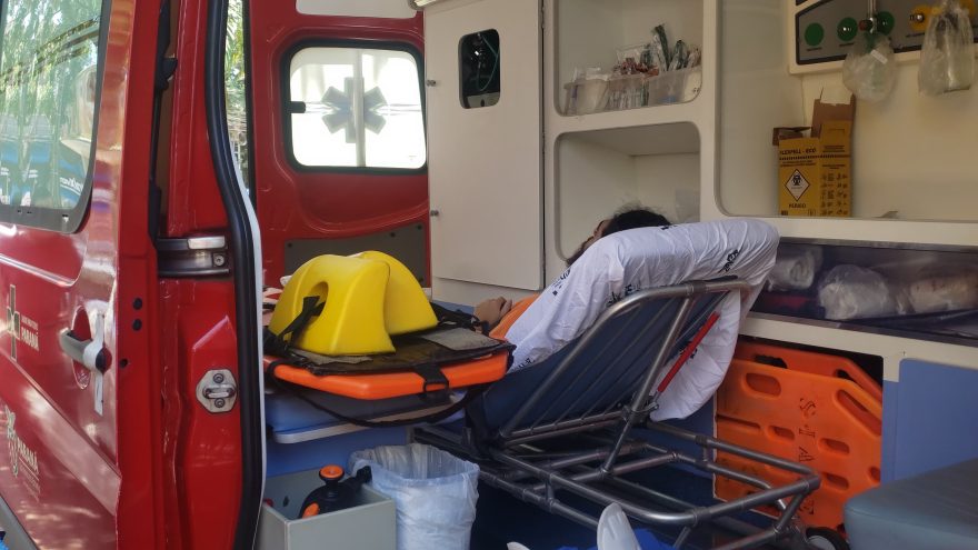 Motociclista sofre fratura no pé após acidente na Rua Sete de Setembro