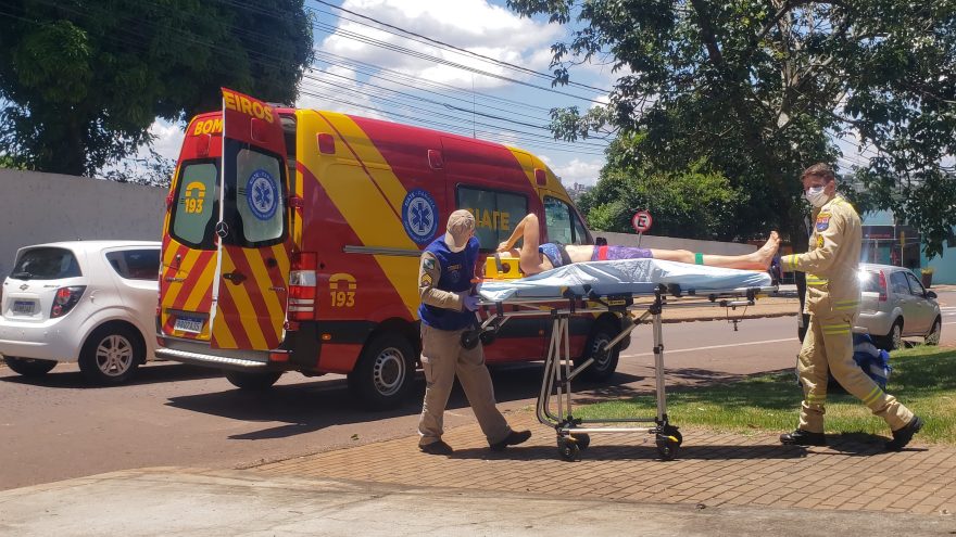 Limpando a casa, idosa escorrega e fica ferida