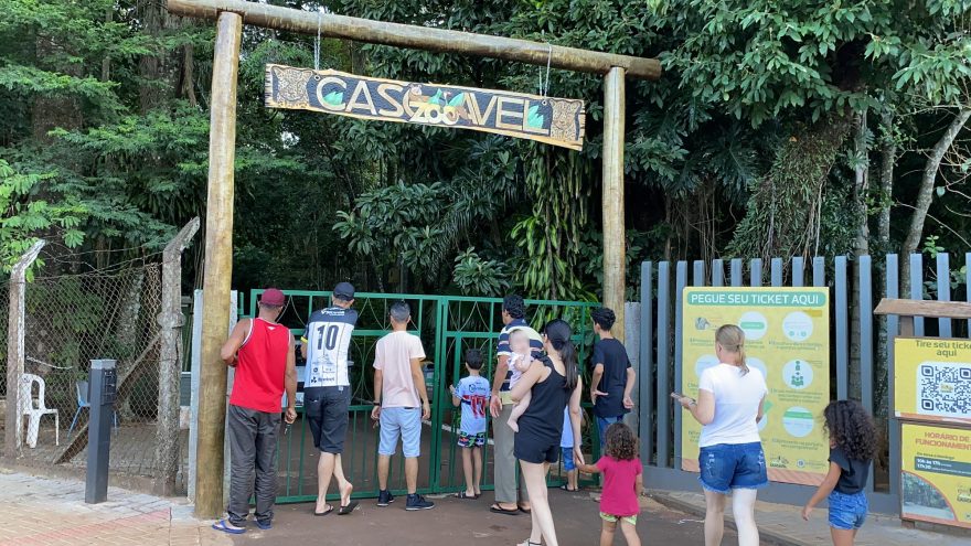Famílias reclamam que ficaram trancadas no Zoológico por funcionário que teria xingado crianças