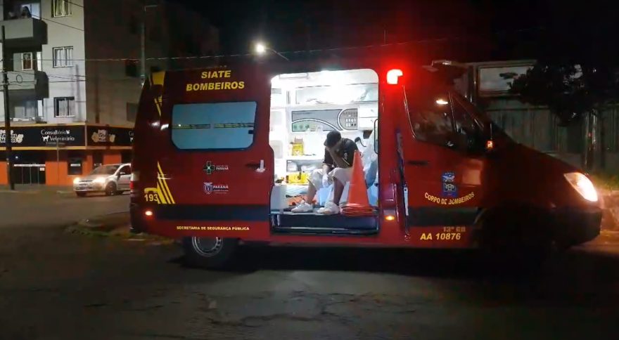 Motociclista fica ferido em acidente na Avenida Carlos Gomes