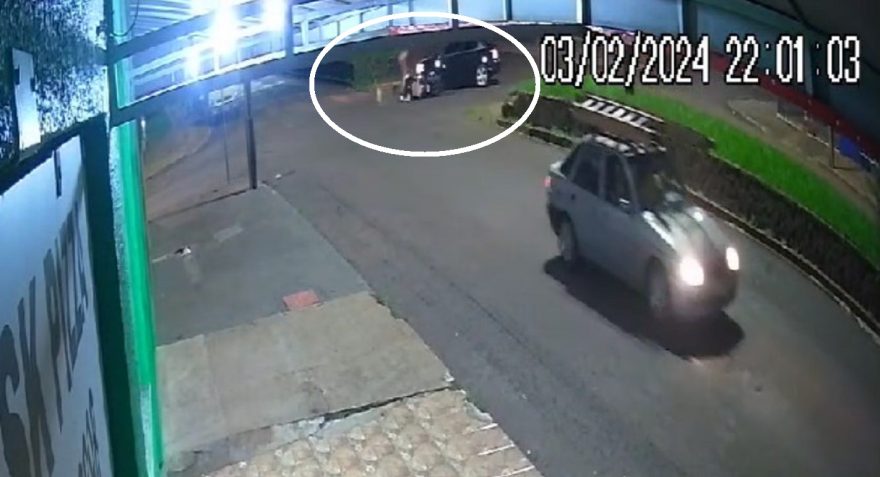 Câmera flagra acidente que deixou motociclista ferido na Avenida Carlos Gomes