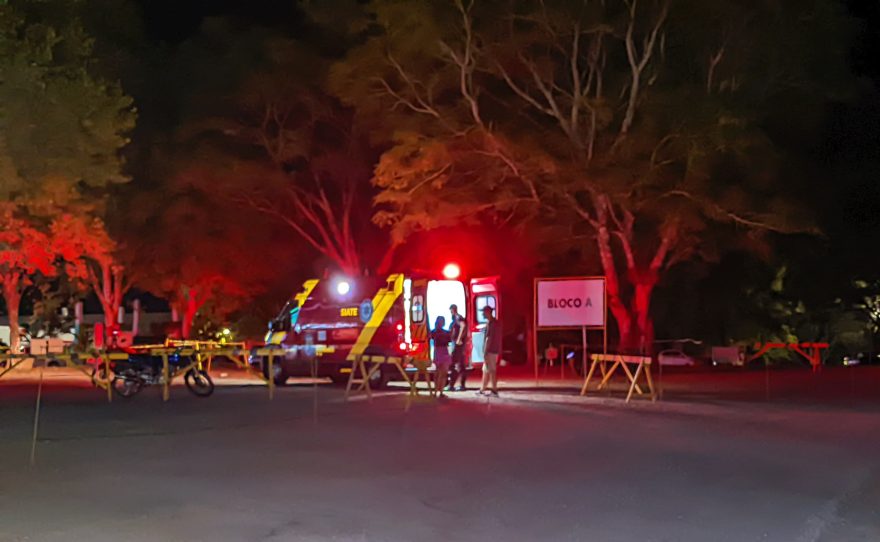 Motociclista sofre laceração na perna ao cair de moto no Show Rural