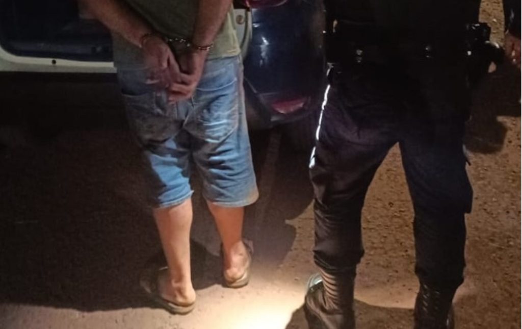 Ao checar denúncia de tiros, GM prende homem com mandado de prisão em aberto Ao checar denúncia de tiros, GM prende homem com mandado de prisão em aberto