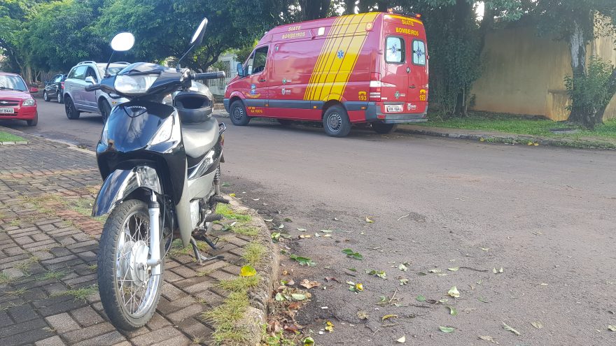 Carro e moto batem na Vila Tolentino e motociclista fica ferida