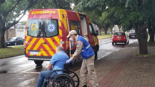 Homem é socorrido após cair de escada em residência na Rua Manaus Imagem referente a Homem é socorrido após cair de escada em residência na Rua Manaus