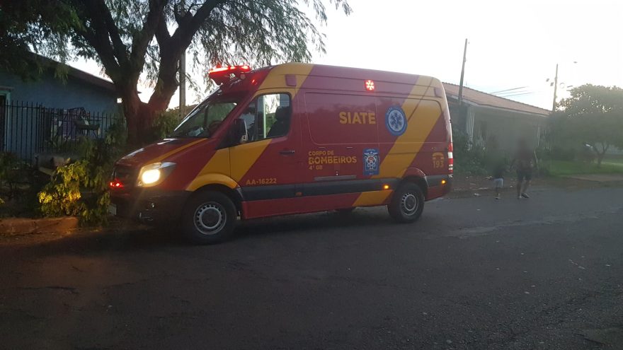 Mulher fica ferida ao ser atropelada por moto no Guarujá