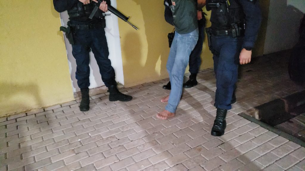 Suspeito de abusar do próprio filho é detido pela GM no Bairro Presidente Suspeito de abusar do próprio filho é detido pela GM no Bairro Presidente