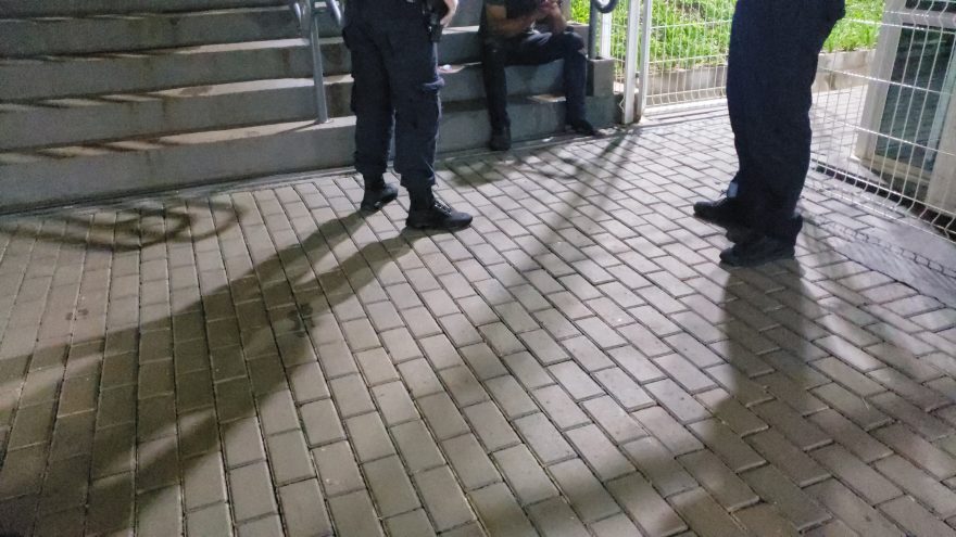 Homem em surto é atendido pelo Siate na Delegacia Cidadã após ser agredido