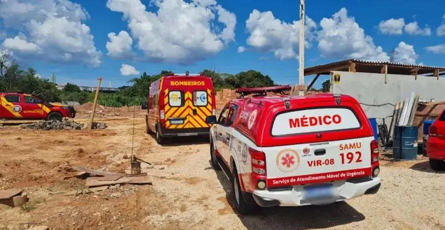 Parede cede e trabalhador fica soterrado em obra no Paraná Parede cede e trabalhador fica soterrado em obra no Paraná