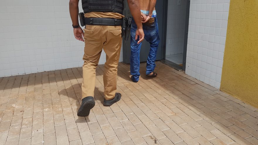 Não foi dessa vez! Homem é preso tentando roubar um carro no Universitário