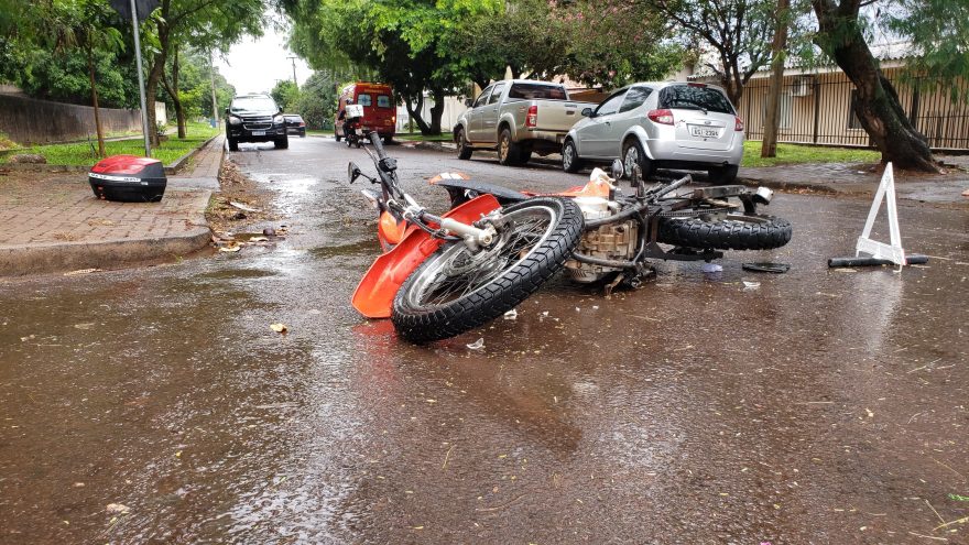 Motociclista fratura o punho em acidente no Cancelli