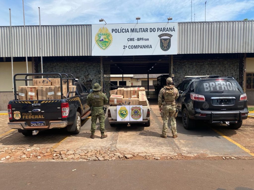 BPFron e PF apreendem veículo carregado com cigarros contrabandeados em Guaíra BPFron e PF apreendem veículo carregado com cigarros contrabandeados em Guaíra