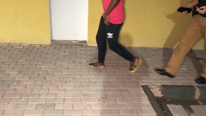 Homem é preso por ameaçar a esposa com faca no Periolo