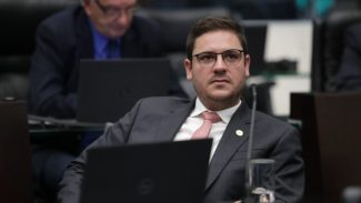 Gastos de dinheiro público para moradia de Matheus Vermelho destoam dos demais deputados