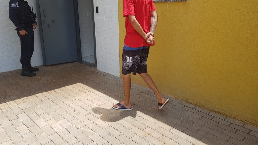 Procurado pela justiça pelos crimes de roubo agravado, homicídio e falsidade ideológica é detido pela GM