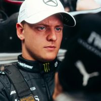 Imagem referente a Mick Schumacher confirma negociações com a Cadillac para retorno à F1 em 2026