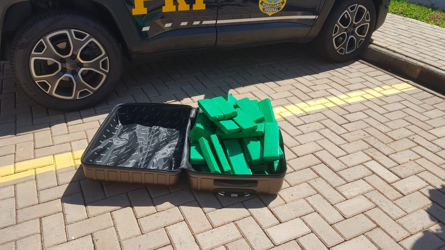 Com destino a Chapecó, casal é preso transportando maconha