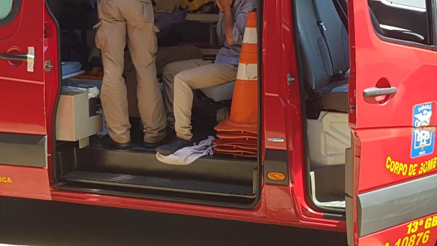 Jovem fica ferido ao cair de bicicleta no Universitário