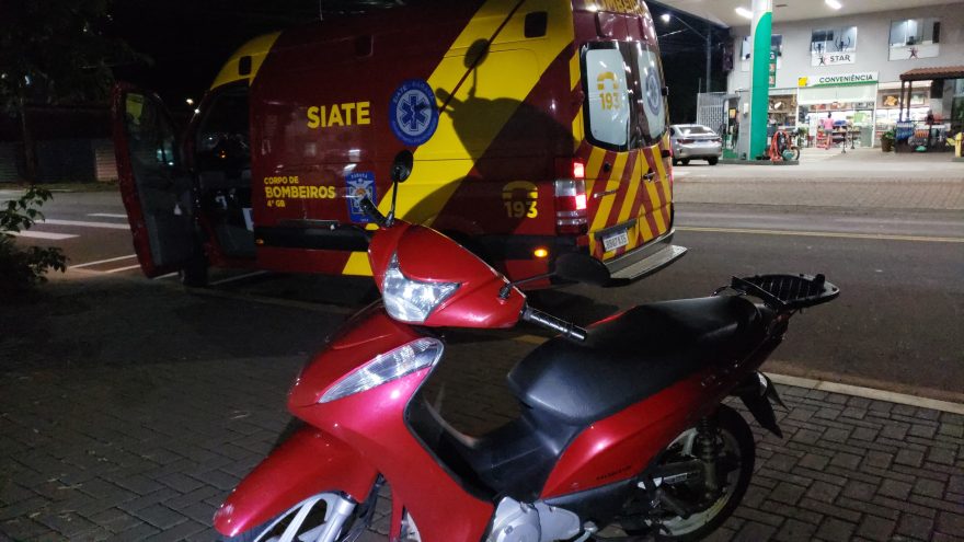 Motociclista fica ferido ao se envolver em acidente na Rua Manaus