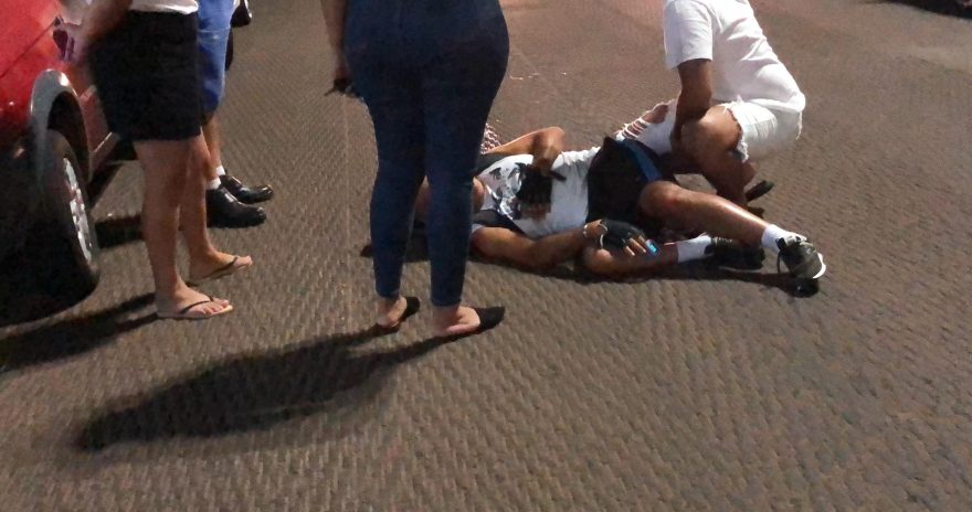 Ciclista fica ferido em acidente na Avenida Carlos Gomes
