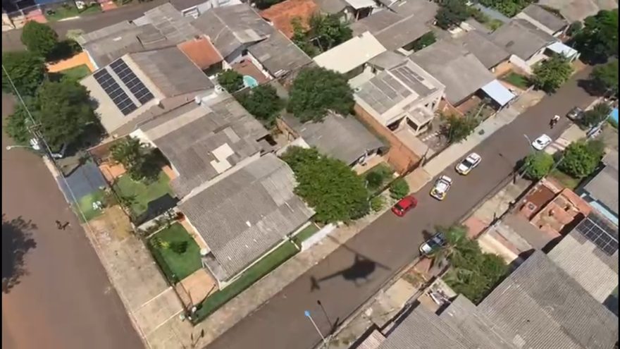 Polícia dá baile em bandidos e apreende carro cheio de drogas em Cascavel