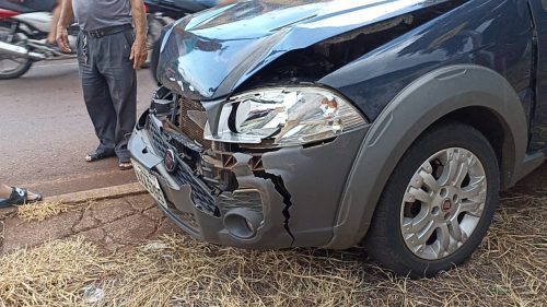 Colisão traseira deixa trânsito ainda mais lento na Rua Jacarezinho, no São Cristóvão Imagem referente a Colisão traseira deixa trânsito ainda mais lento na Rua Jacarezinho, no São Cristóvão