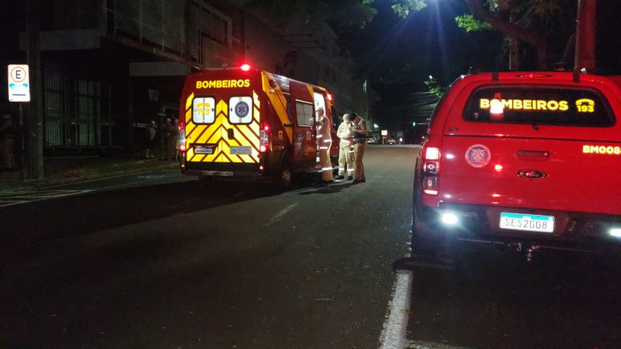 Homem fica em estado grave ao ser esfaqueado em tentativa de assalto no Centro de Cascavel